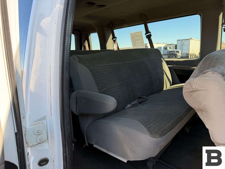 2001-ford-econoline-350-image-24