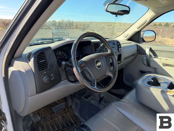 2013-chevrolet-silverado-1500-image-24