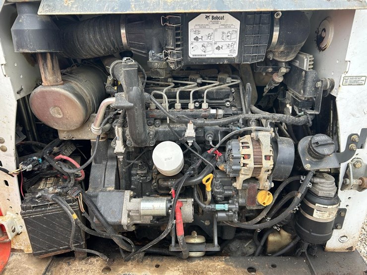 2015-bobcat-s570-image-14