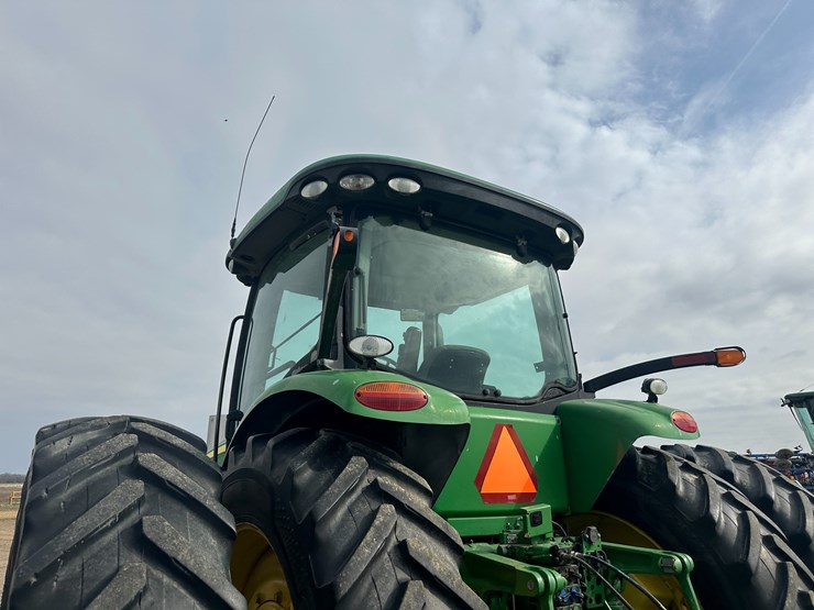 john-deere-8285r-image-25