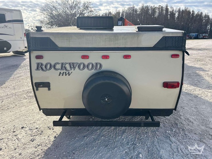 2017-forest-river-rockwood-hw275-s/a-pop-up-camper-trailer-image-19