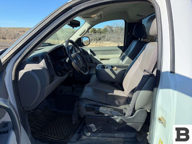 2013-chevrolet-silverado-1500-image-23