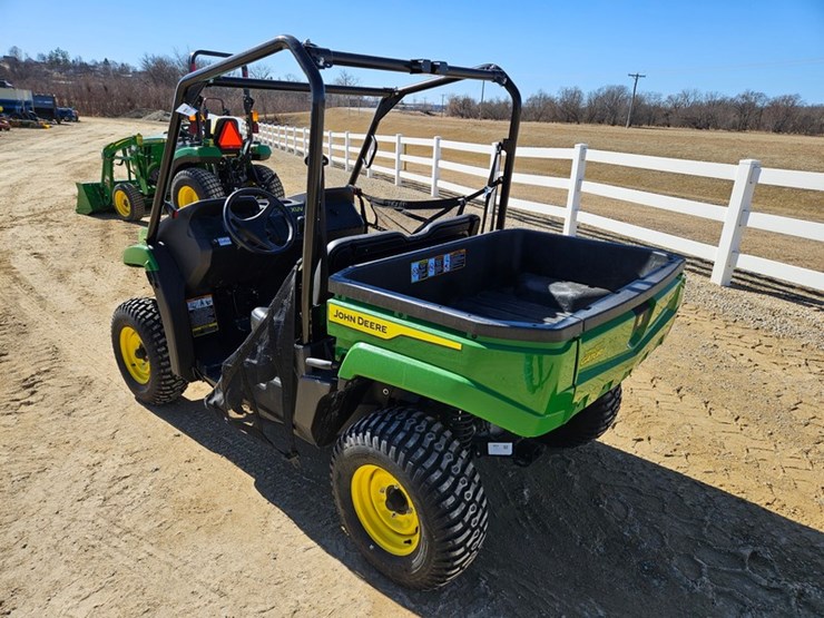 2023-john-deere-gator-image-3