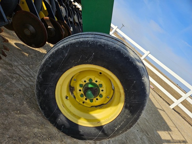 john-deere-750-image-33
