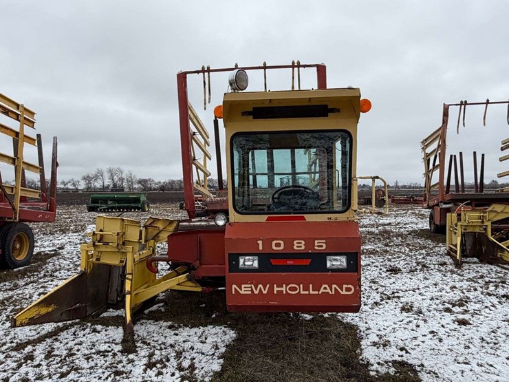 new-holland-1085-image-8