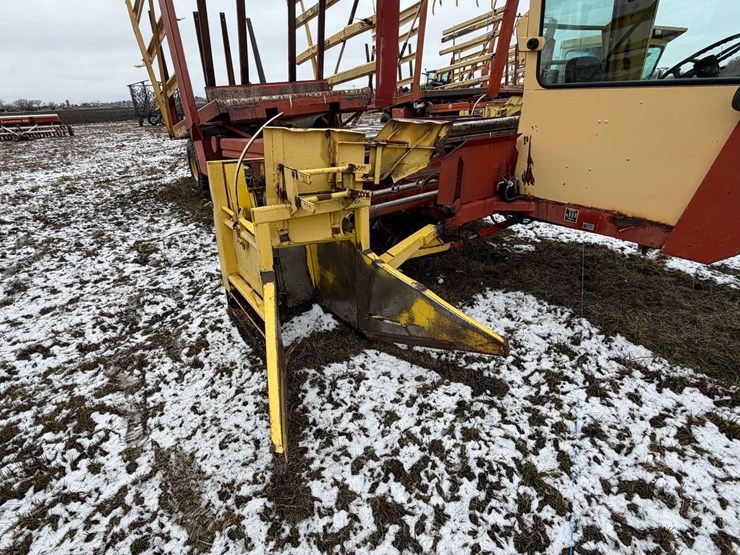 new-holland-1085-image-33