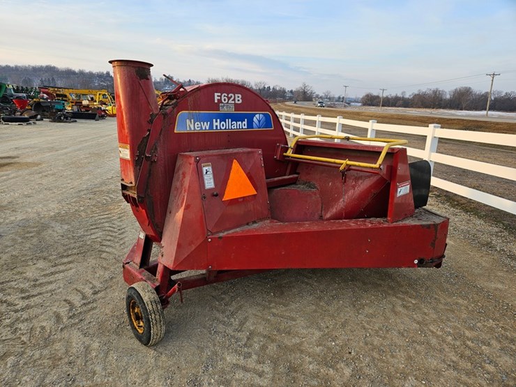 new-holland-f62b-image-3