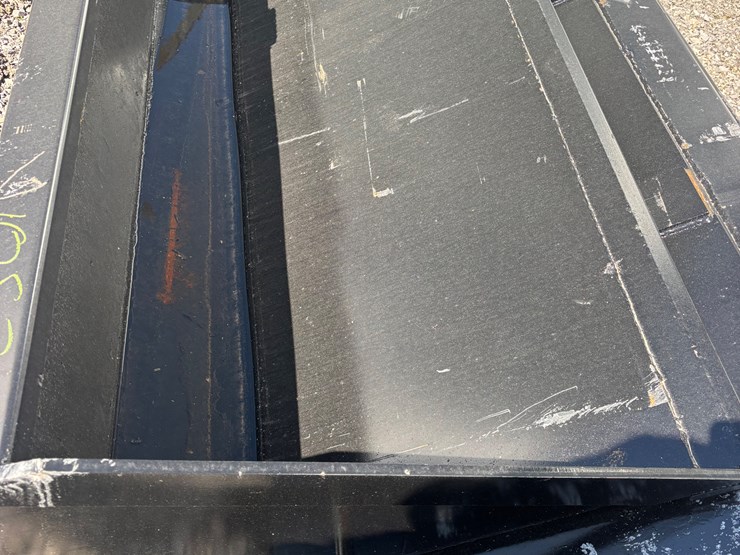 #1057-•-90-in.-qt-bucket-with-blade-image-4