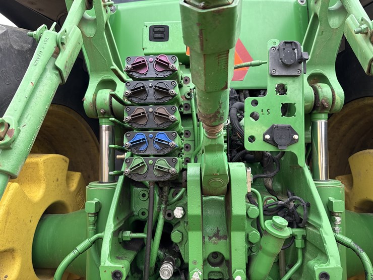 2015-john-deere-8345r-image-4