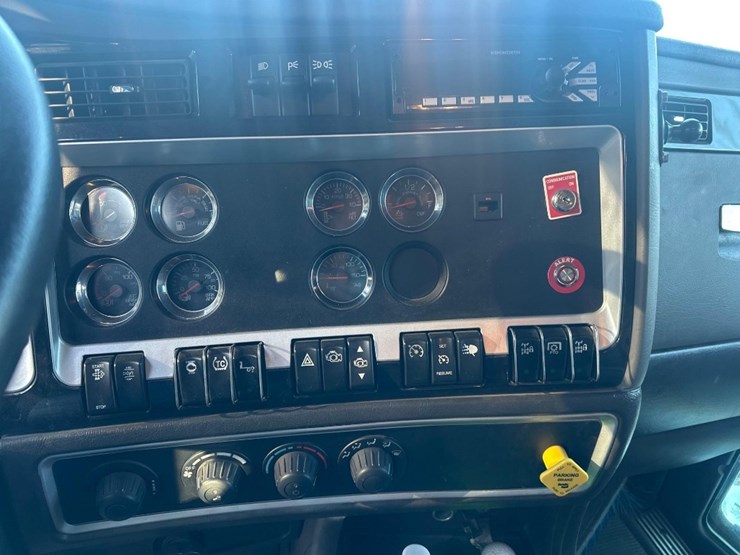 2019-kenworth-t800-image-24