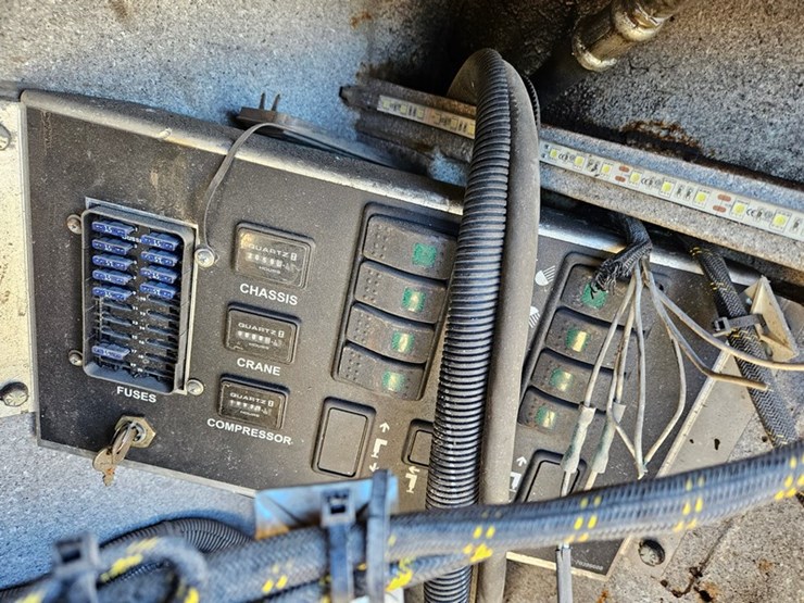 2011-ford-f550-image-22