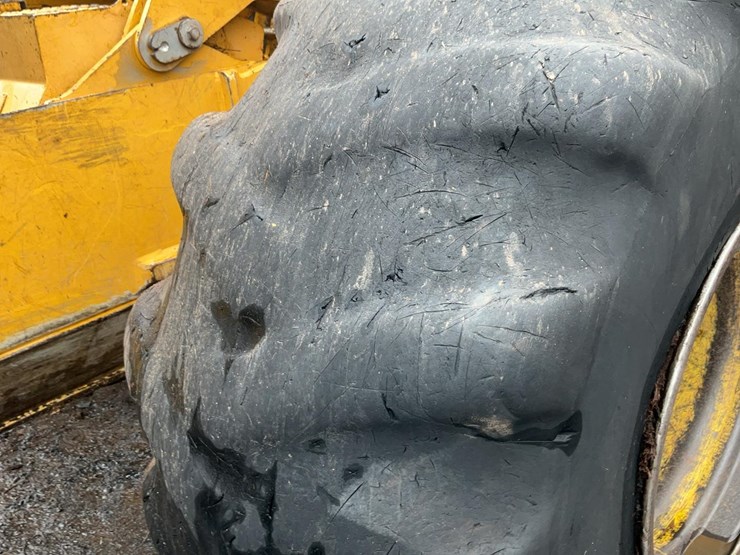 2006-deere-640g-iii-image-38