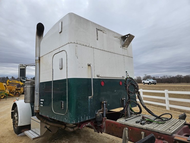 2006-peterbilt-379-image-13