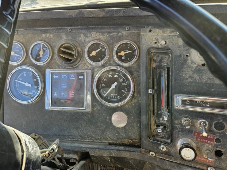 1989-ford-l9000-image-40