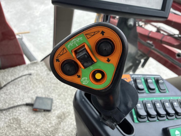 2015-case-ih-patriot-3340-image-77