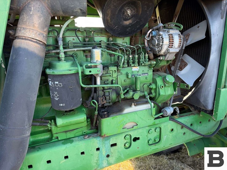 1992-john-deere-4560-image-32