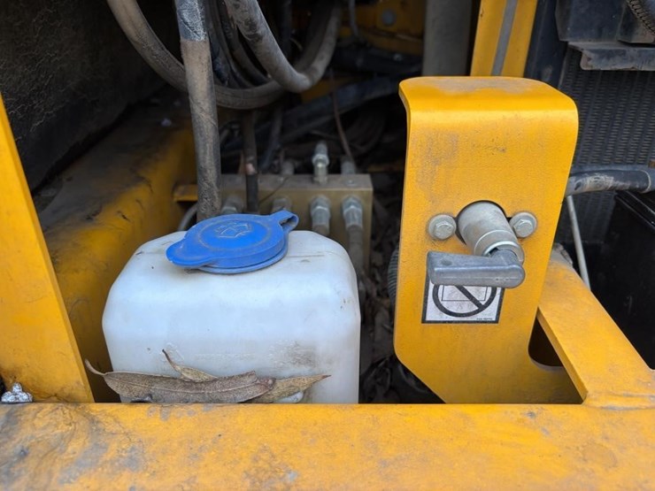 2012-jcb-js160-image-35