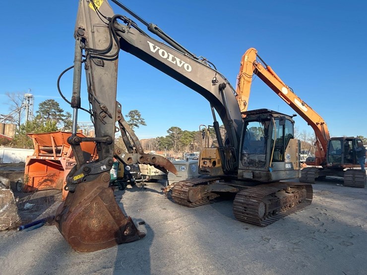 2016-volvo-ecr235el-image-1