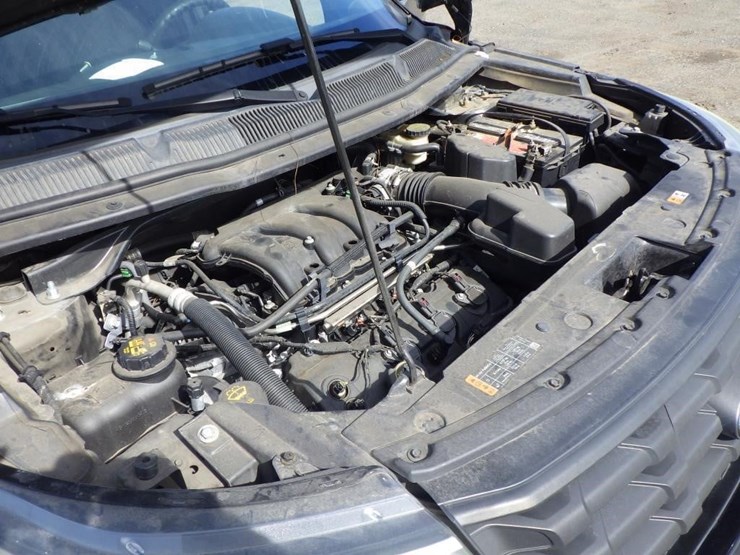 2016-ford-explorer-image-11