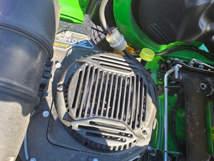 2025-john-deere-z915e-image-18