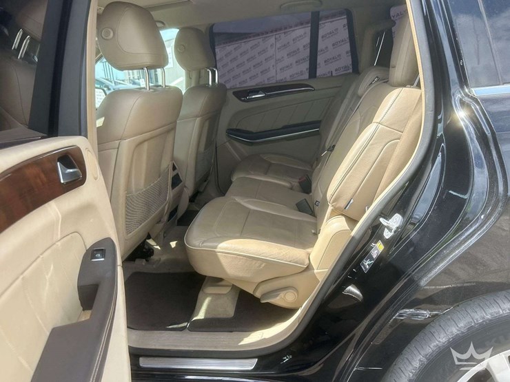 2013-mercedes-benz-gl450-image-22