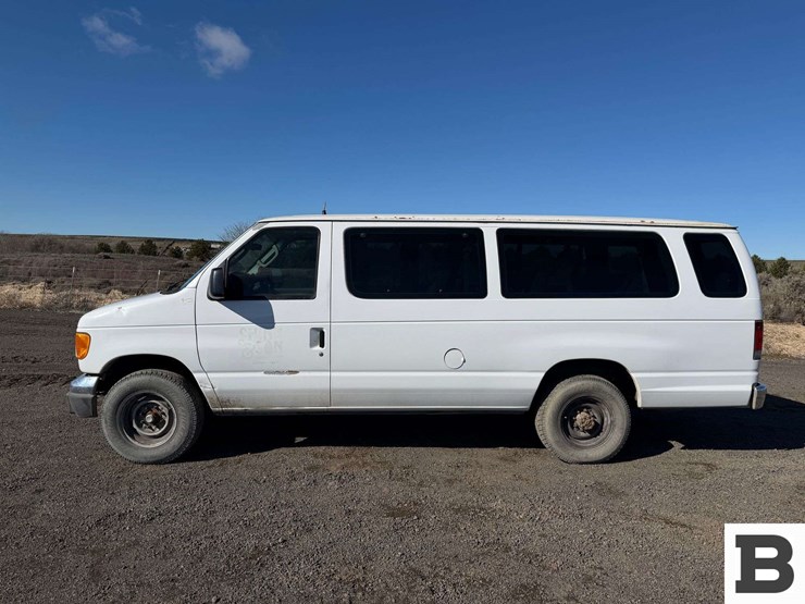 2006-ford-econoline-350-image-2