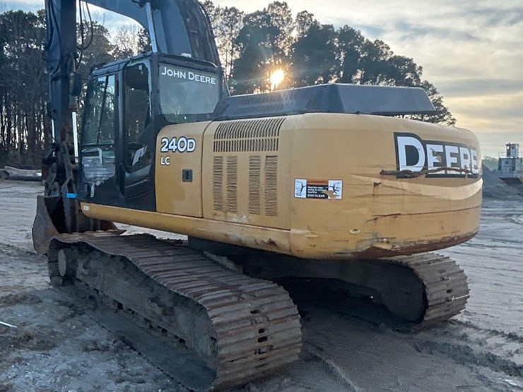 deere-240d-lc-image-4