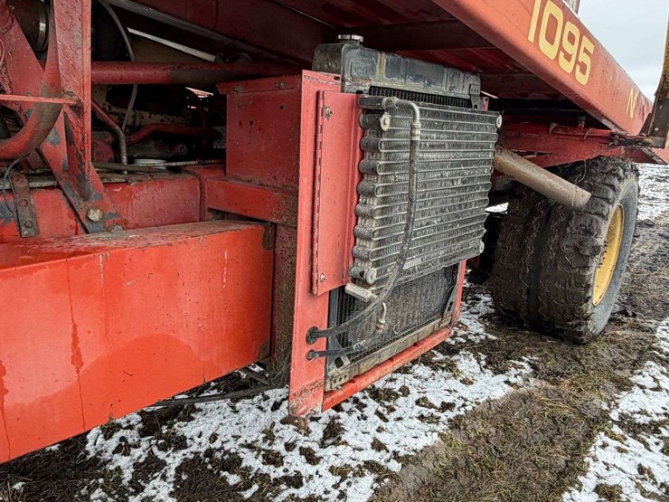 new-holland-1095-image-16