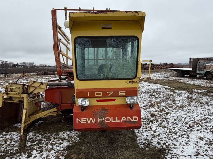 new-holland-1075-image-9