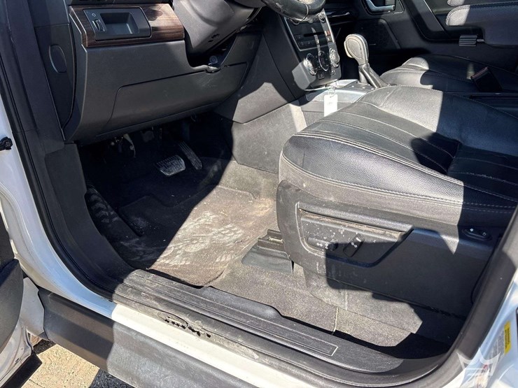 2014-land-rover-lr2-awd-suv-image-14