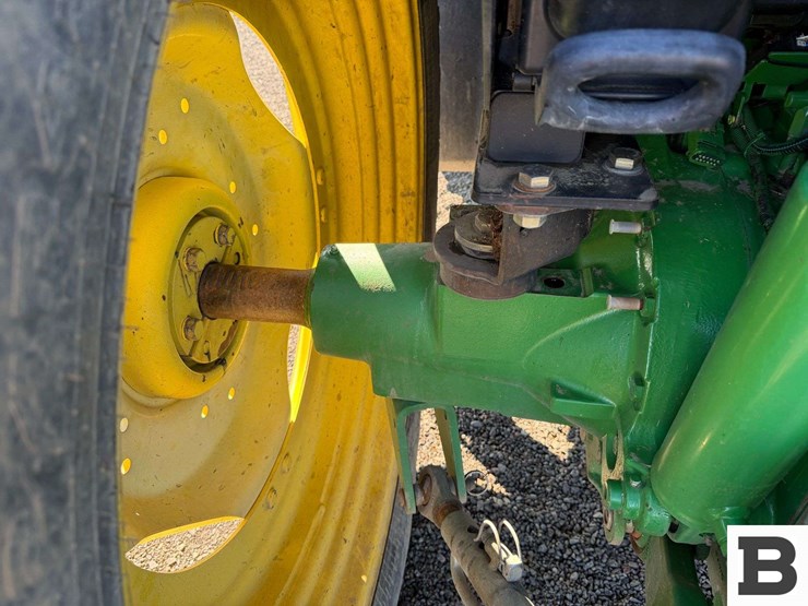 2013-john-deere-6125r-image-38
