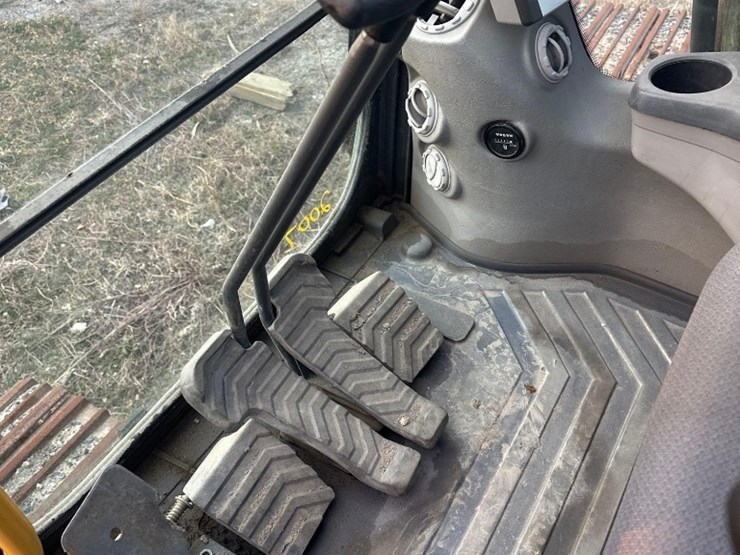 2014-volvo-ec250d-lr-image-22