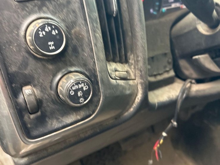 2015-chevrolet-silverado-2500-image-18