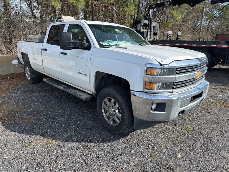 2015-chevrolet-silverado-2500-image-3