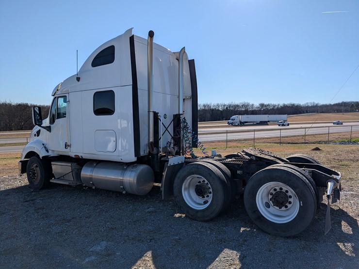 2004-peterbilt-387-image-4