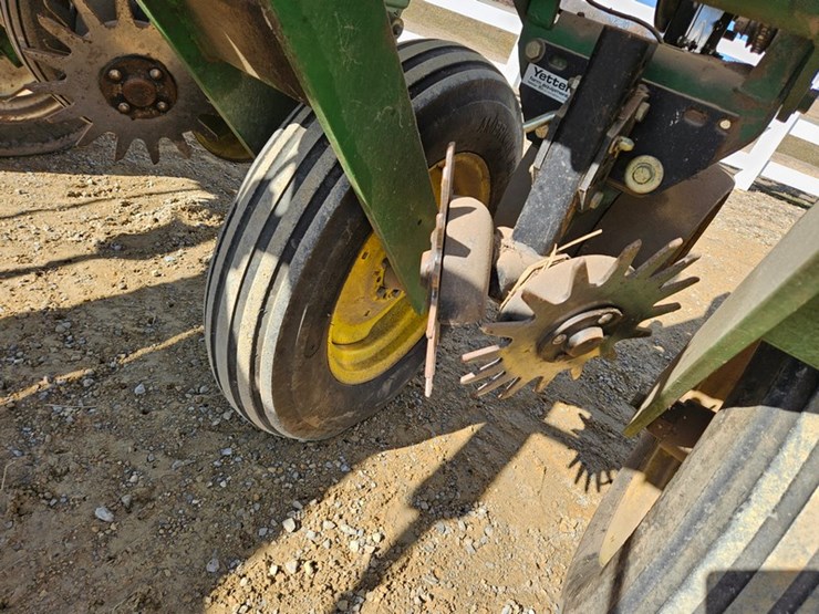 john-deere-7000-image-42