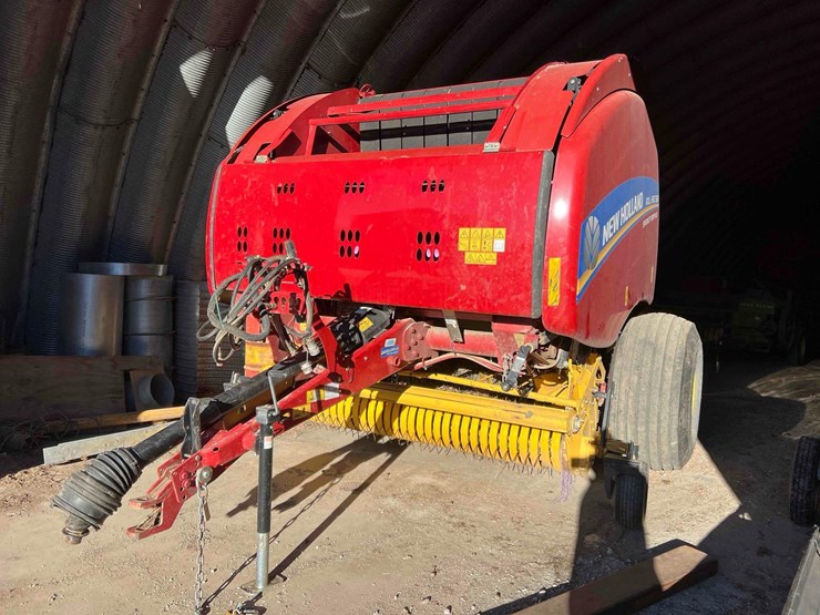 2020-new-holland-560-roll-belt-round-baler-image-3