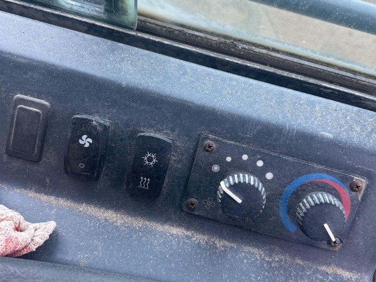 2015-deere-650k-lgp-image-7