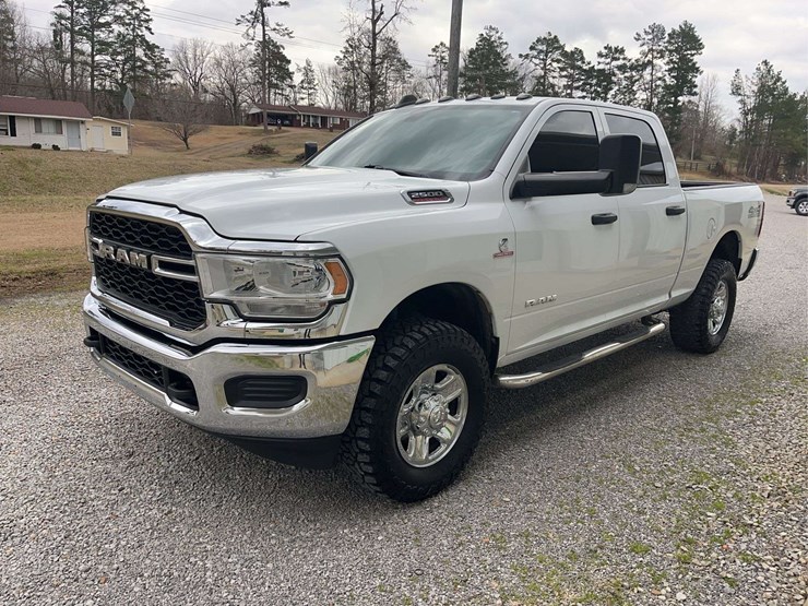 2022-dodge-2500-image-3