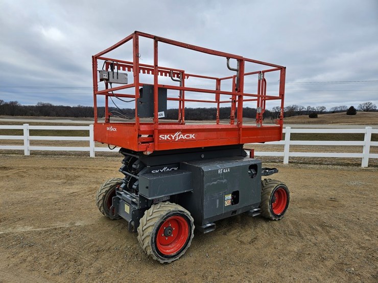 2017-skyjack-sj6832rt-image-1