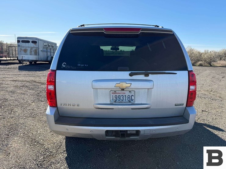 2011-chevrolet-tahoe-image-4