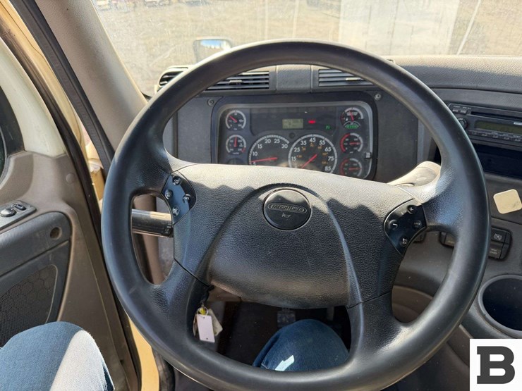 2014-freightliner-cascadia-125-image-58