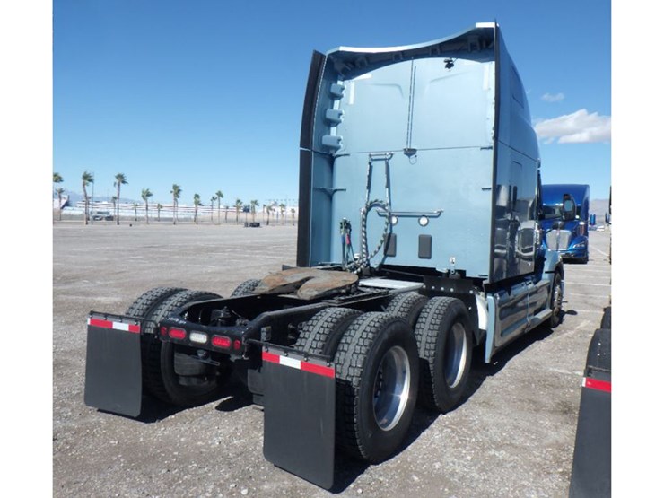 2022-peterbilt-579-image-3