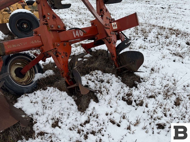 international-4-bottom-plow-image-13