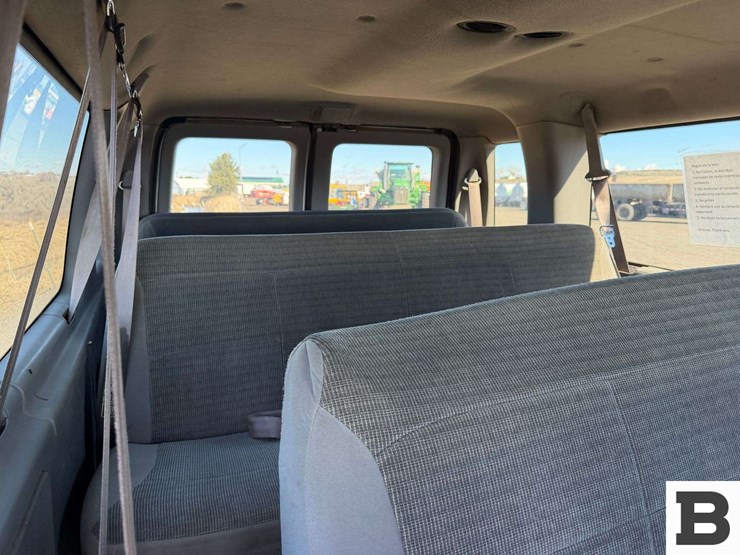 2001-ford-econoline-350-image-25