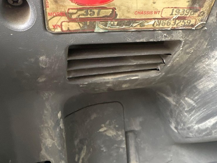 2007-peterbilt-357-image-18