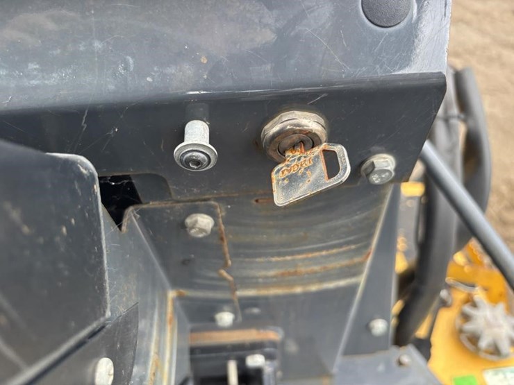 2017-deere-210lep-image-14