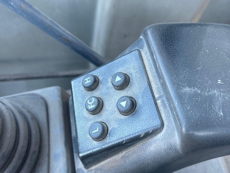 2015-takeuchi-tb1140-image-27