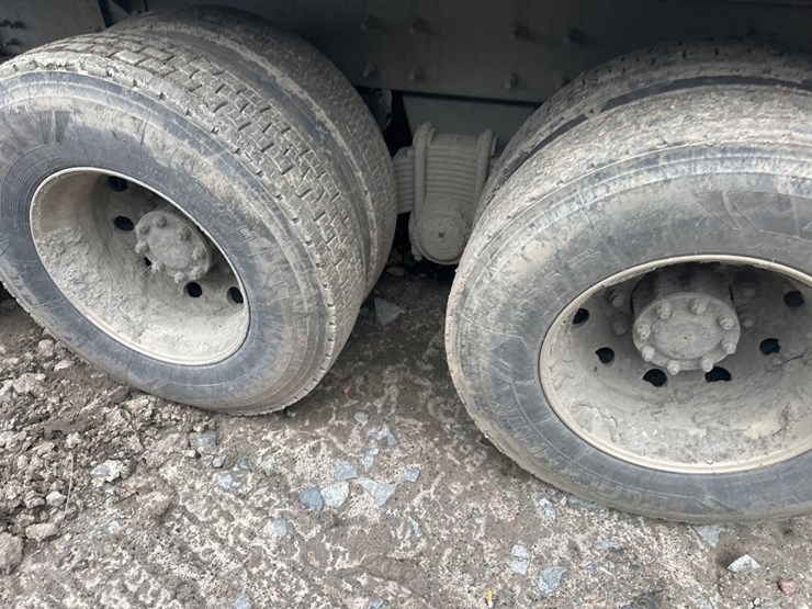 2020-mack-gr64f9-quad/a-dump-truck-image-13