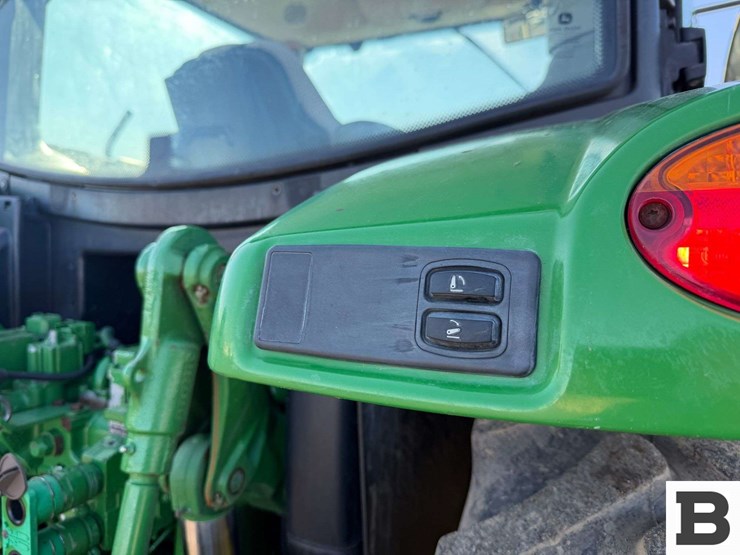 2013-john-deere-6125r-image-39